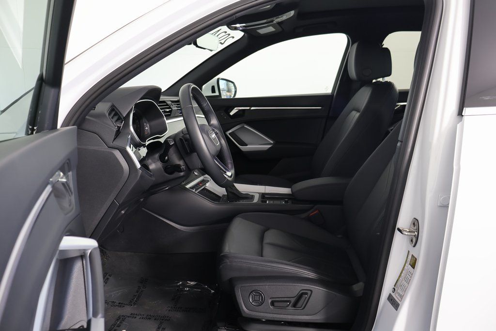 Thumbnail: 2024 Audi Q3 - 10