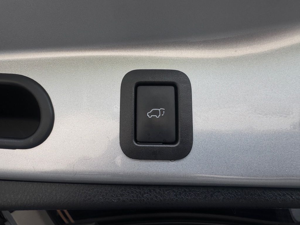 2015 Toyota Highlander XLE V6 Silver at Autostrade
