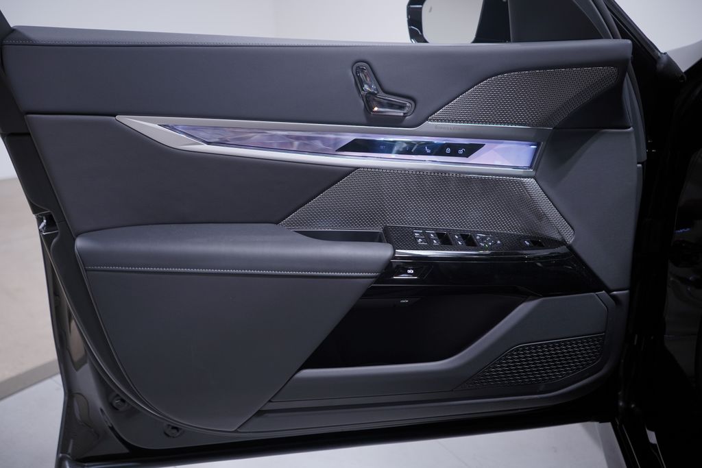 Thumbnail: 2025 BMW i7 - 14