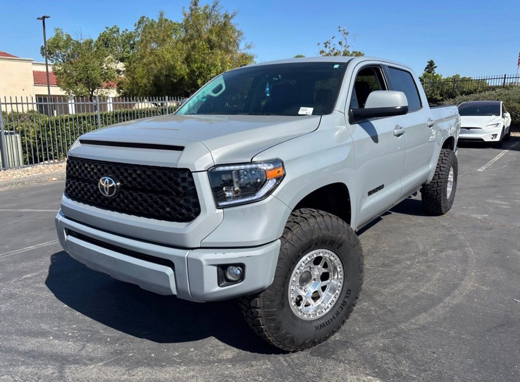 Cement 2017 Toyota Tundra Pickup Truck Four-Wheel Drive 6-Speed Automatic Overdrive