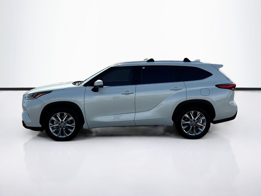 Thumbnail: 2023 Toyota Highlander - 8
