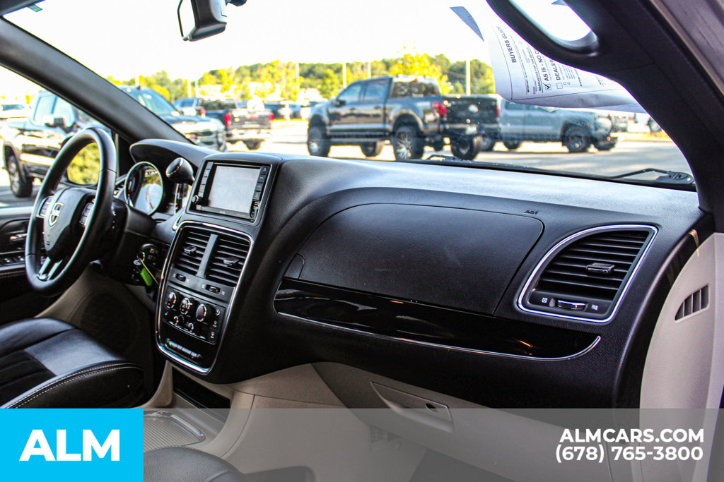Used 2017 Silver Dodge SXT image 22