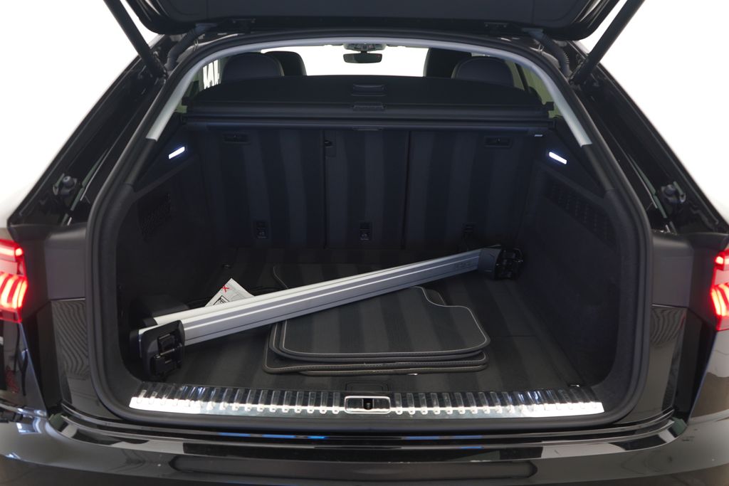 Thumbnail: 2023 Audi Q8 - 12