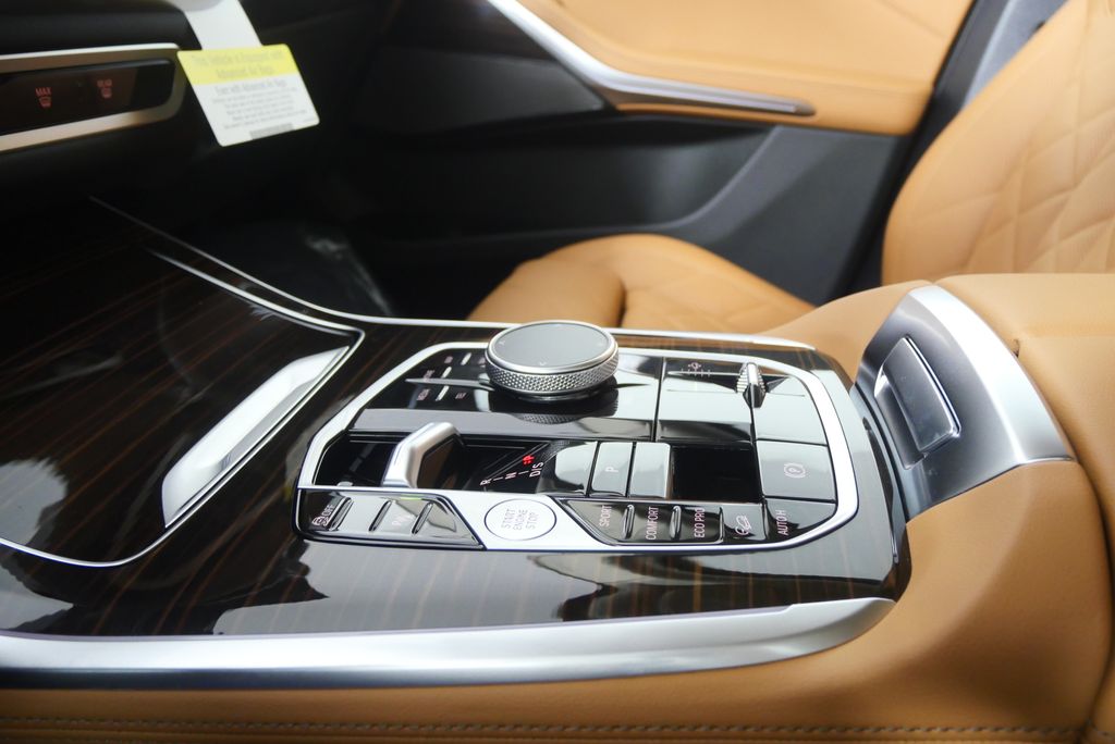 Thumbnail: 2026 BMW X7 - 26