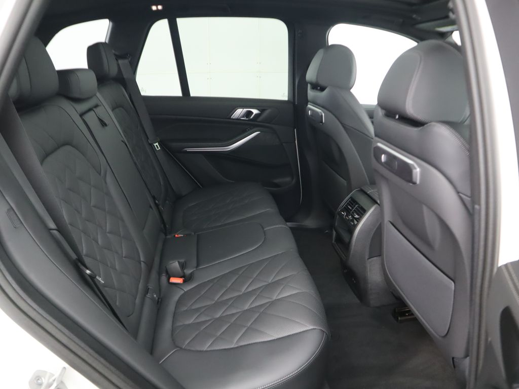 Thumbnail: 2025 BMW X5 - 23