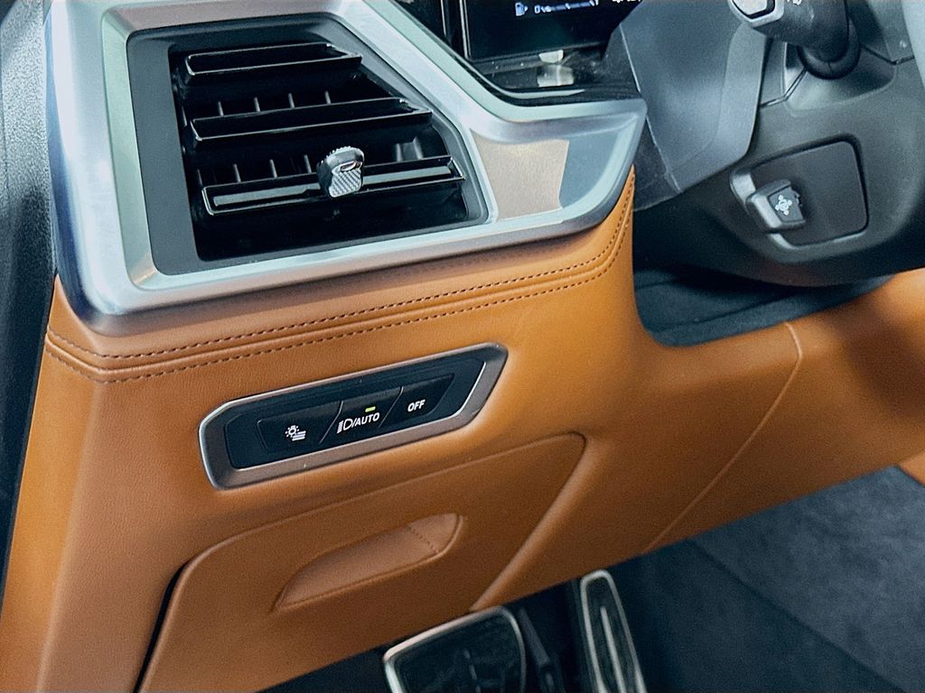 Thumbnail: 2024 BMW X7 - 10