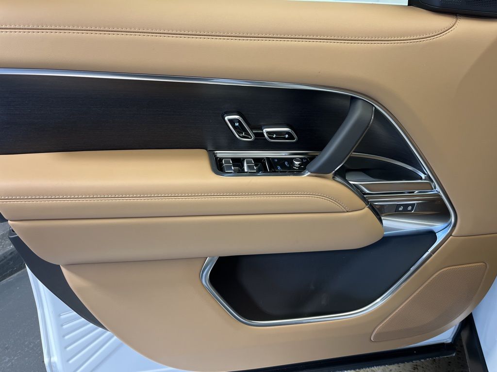 Thumbnail: 2026 Land Rover Range Rover - 11