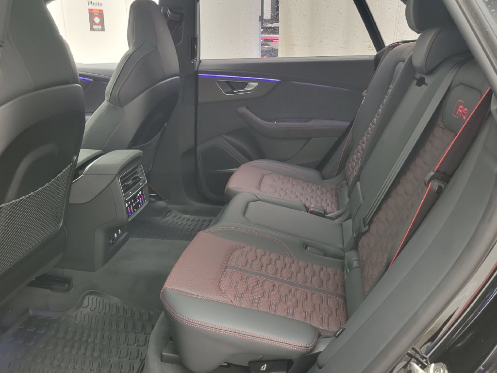 Thumbnail: 2026 Audi RS Q8 - 25