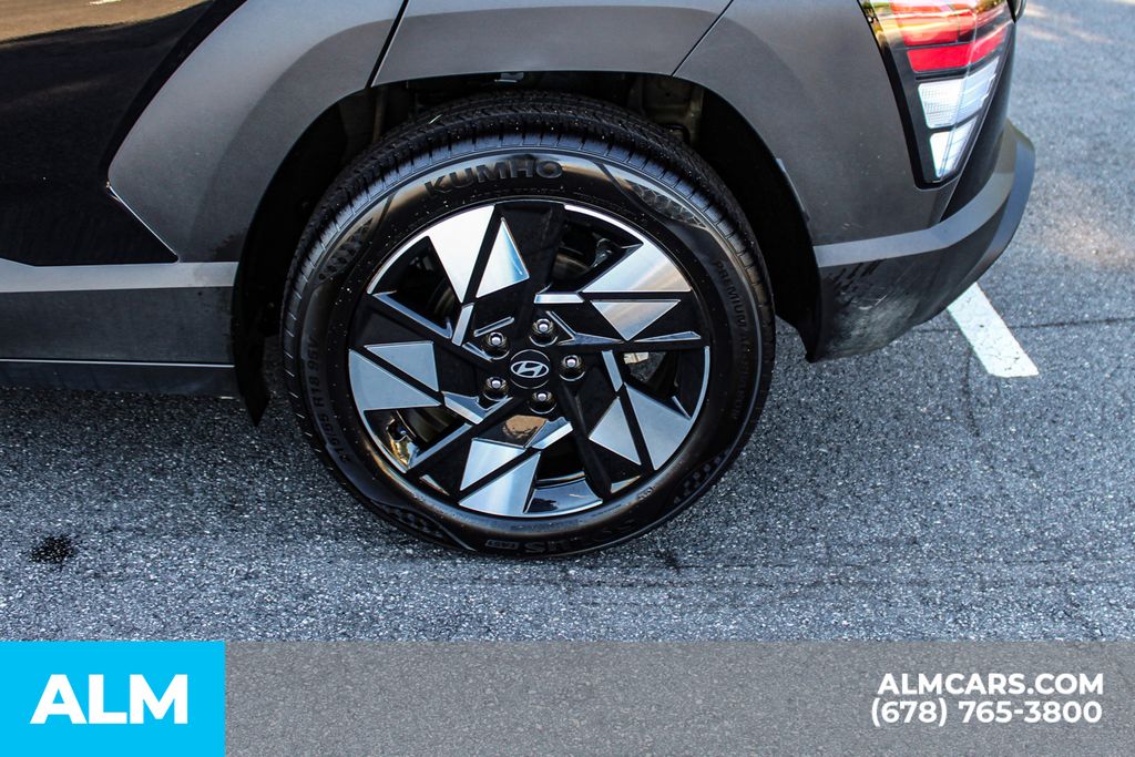 Used 2025 Black Hyundai SEL image 14