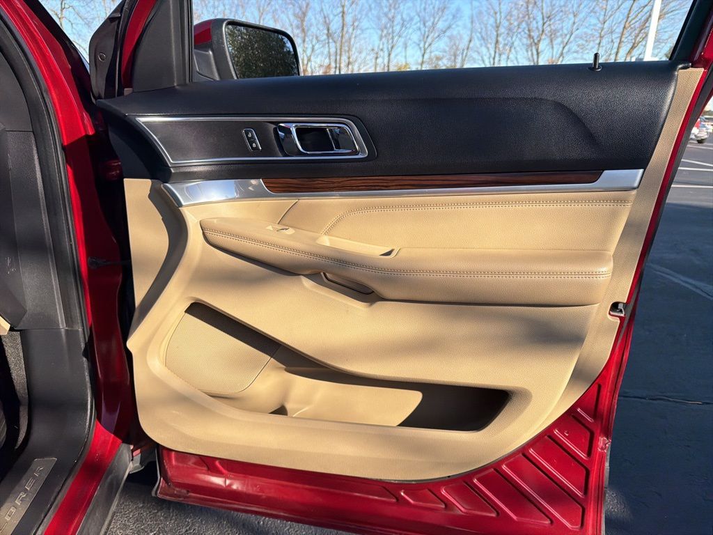 Thumbnail: 2016 Ford Explorer - 27