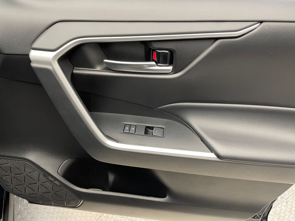 2023 Toyota RAV4 XLE 15