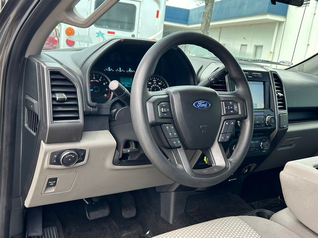 Used 2018 Gray Ford XLT image 33