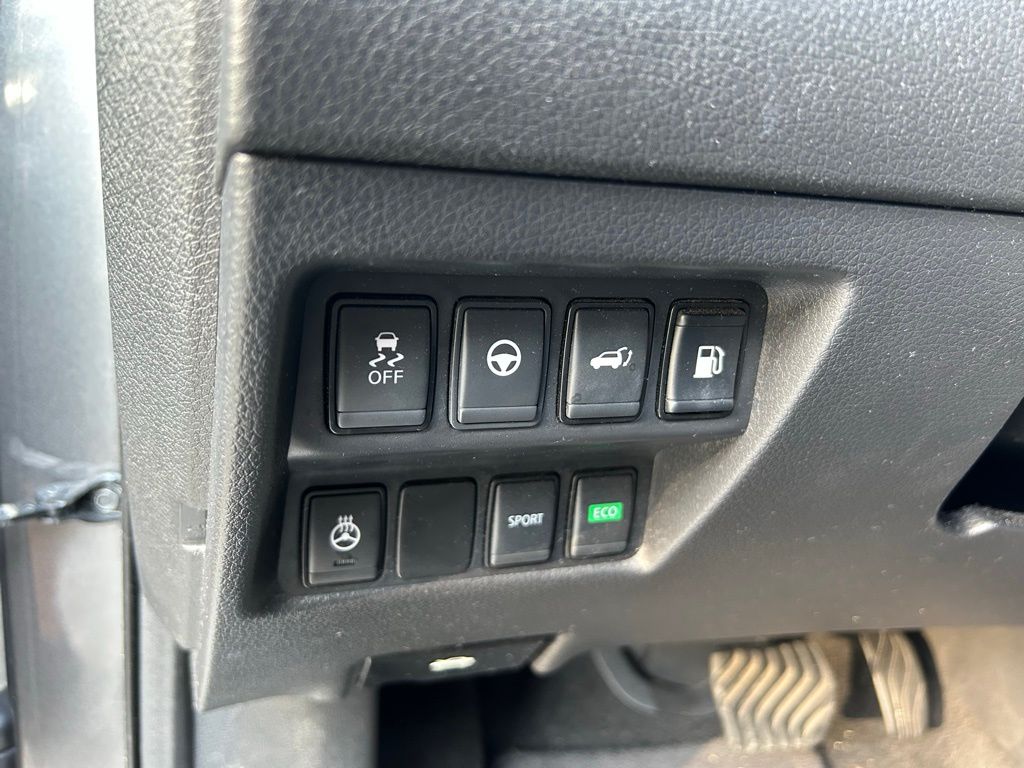 2019 Nissan Rogue SV 19