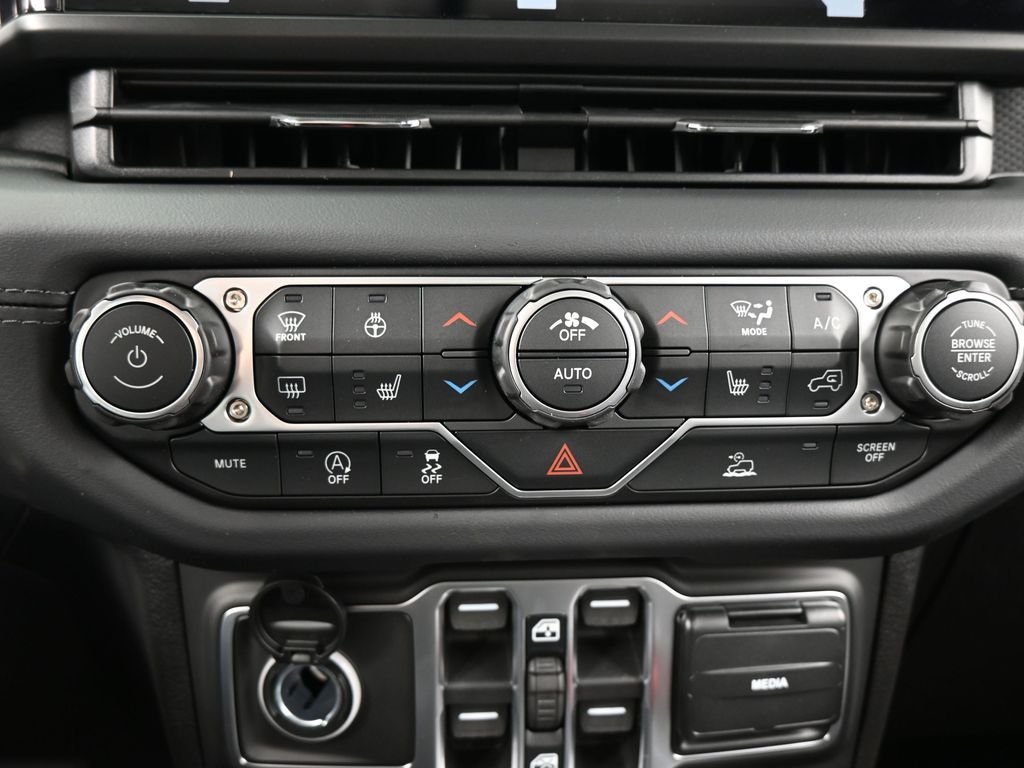 New 2026 Bright White Clearcoat Jeep Rubicon image 17