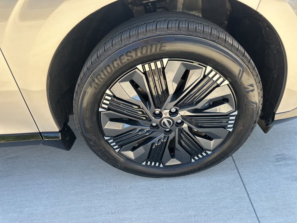 2025 Champagne Silver Metallic Nissan Murano Platinum AWD SUV