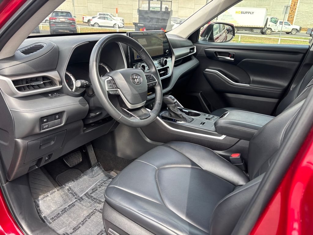 Used Car 2024 Toyota Highlander  Xle For Sale Under $50,000 In Austin, Texas