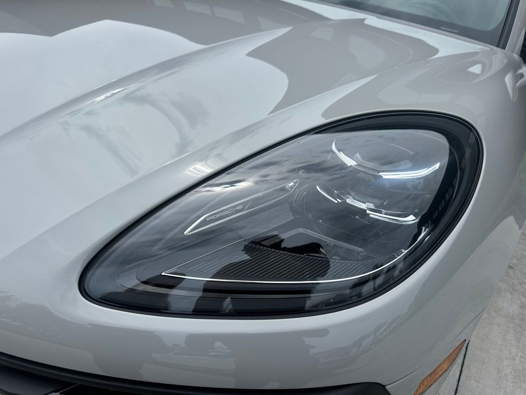 Thumbnail: 2026 Porsche Macan - 13