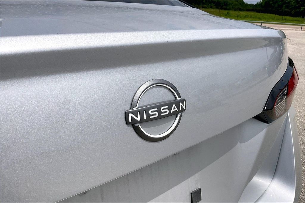 Used 2025 Nissan Versa 1.6 SV 4D Sedan