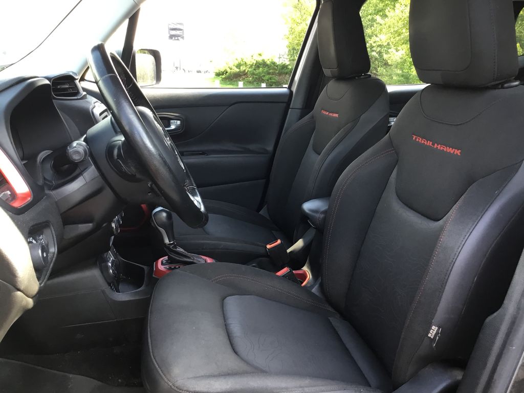 Thumbnail: 2016 Jeep Renegade - 9