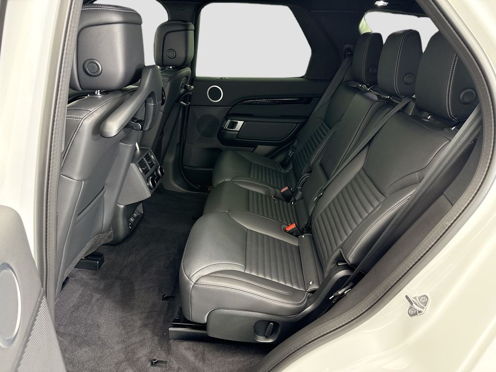 Thumbnail: 2025 Land Rover Discovery - 20