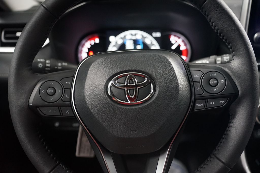 Thumbnail: 2025 Toyota RAV4 - 15