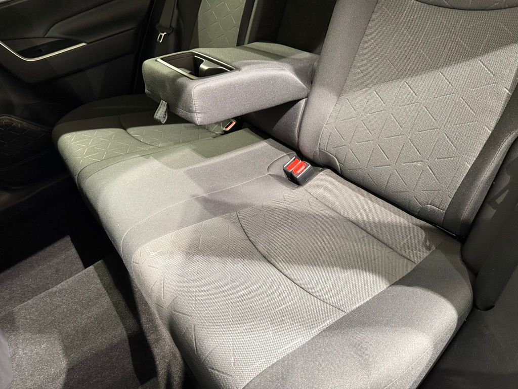 Thumbnail: 2022 Toyota RAV4 - 21