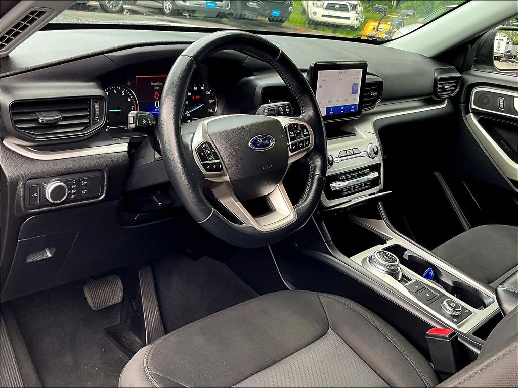 2022 Ford Explorer — photo 8