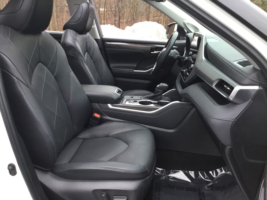 Thumbnail: 2022 Toyota Highlander - 13