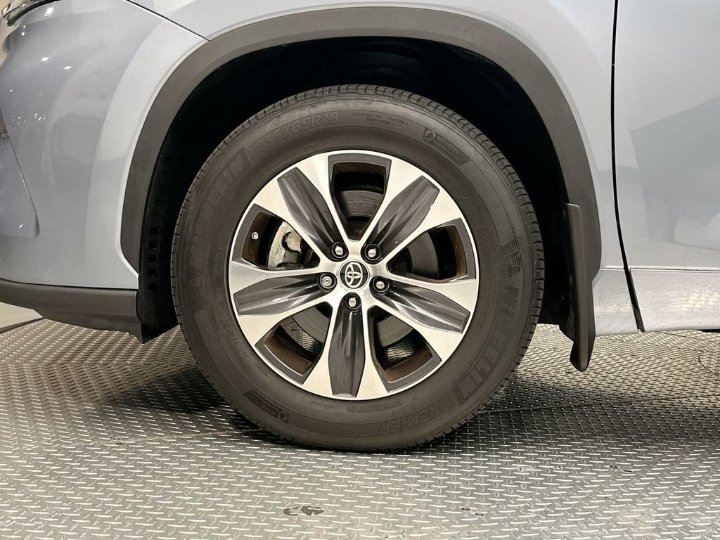 Thumbnail: 2021 Toyota Highlander - 5