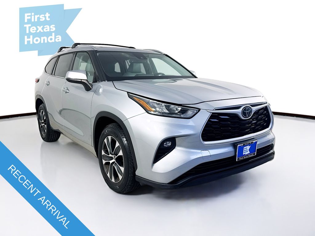 Used Car 2020 Toyota Highlander  Xle For Sale Under $25,000 In Austin, Texas