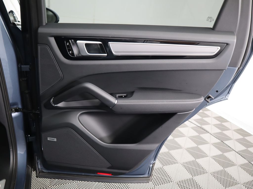 Thumbnail: 2020 Porsche Cayenne - 28