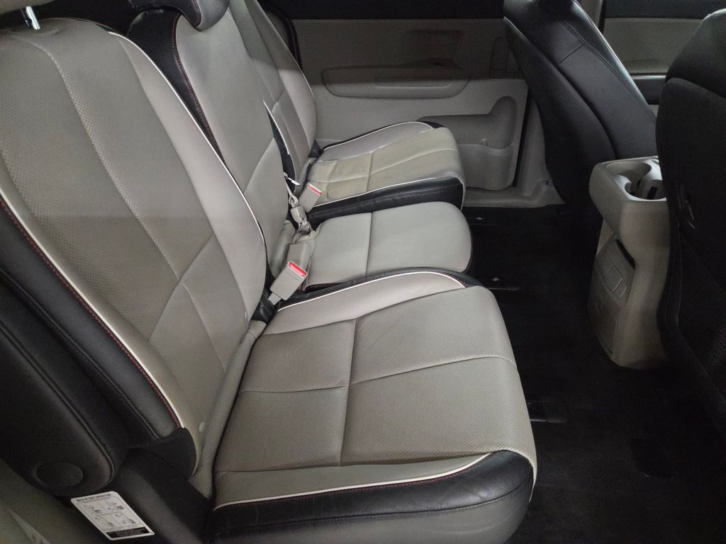 2021 Kia Sedona EX photo 19