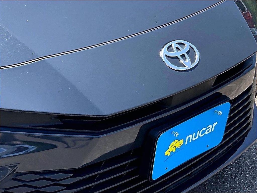 2025 Toyota Camry — photo 32