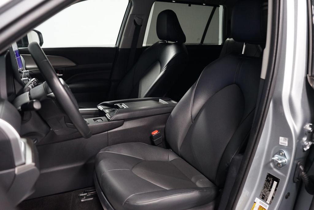 Thumbnail: 2024 Toyota Grand Highlander - 26