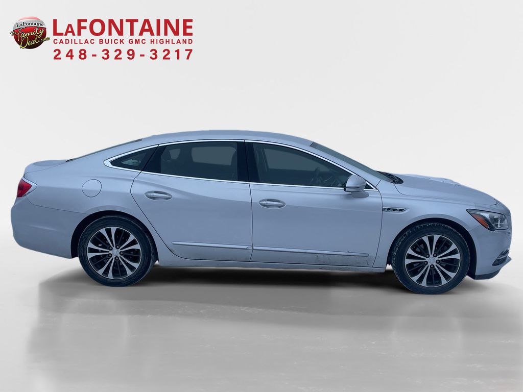 2017 Buick LaCrosse Essence 8