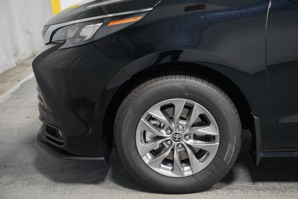Thumbnail: 2025 Toyota Sienna - 5