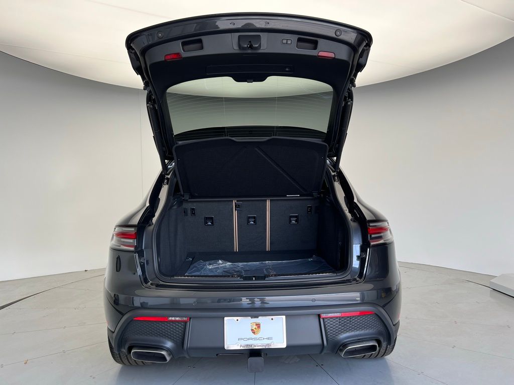 Thumbnail: 2025 Porsche Macan - 20