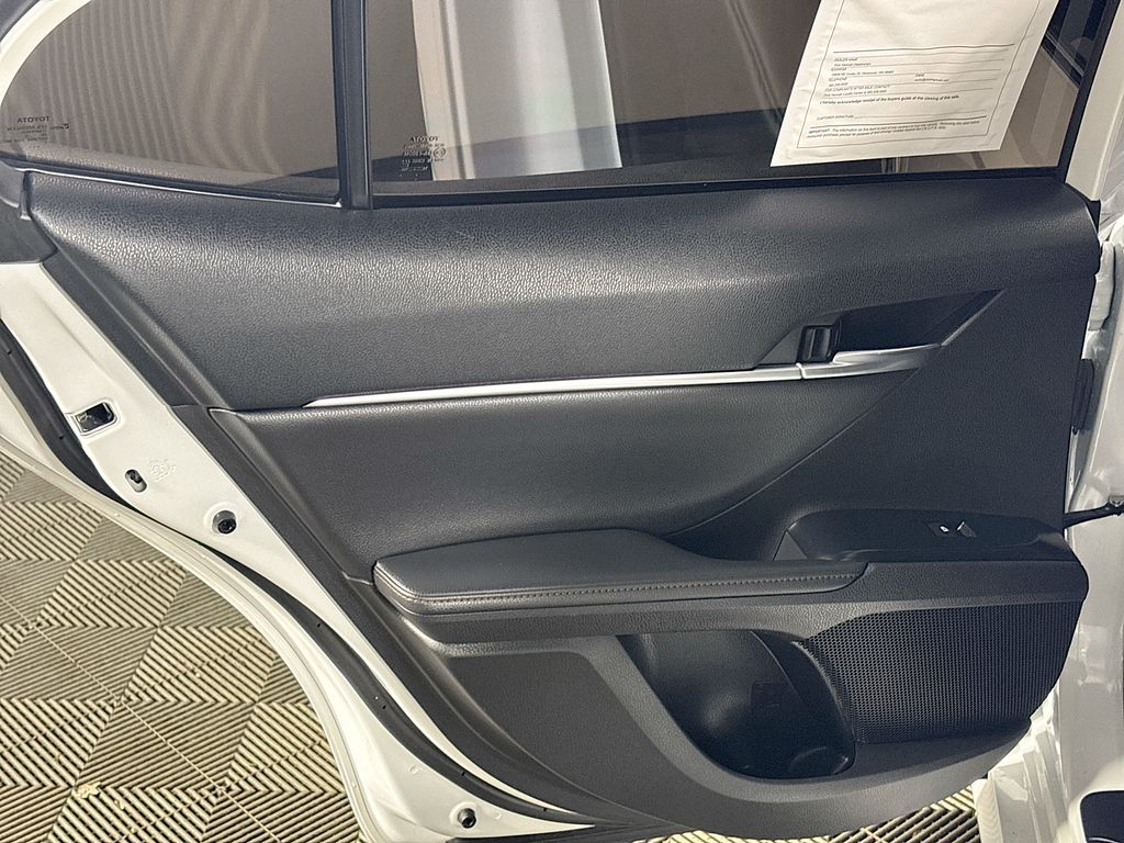 2020 Toyota Camry Hybrid XLE