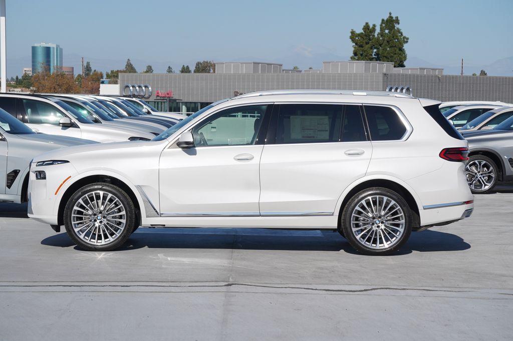 Thumbnail: 2026 BMW X7 - 4