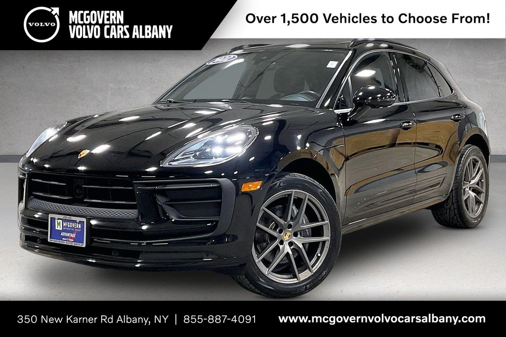 Black 2022 Porsche Macan AWD SUV / Crossover All-Wheel Drive 7-Speed Automatic