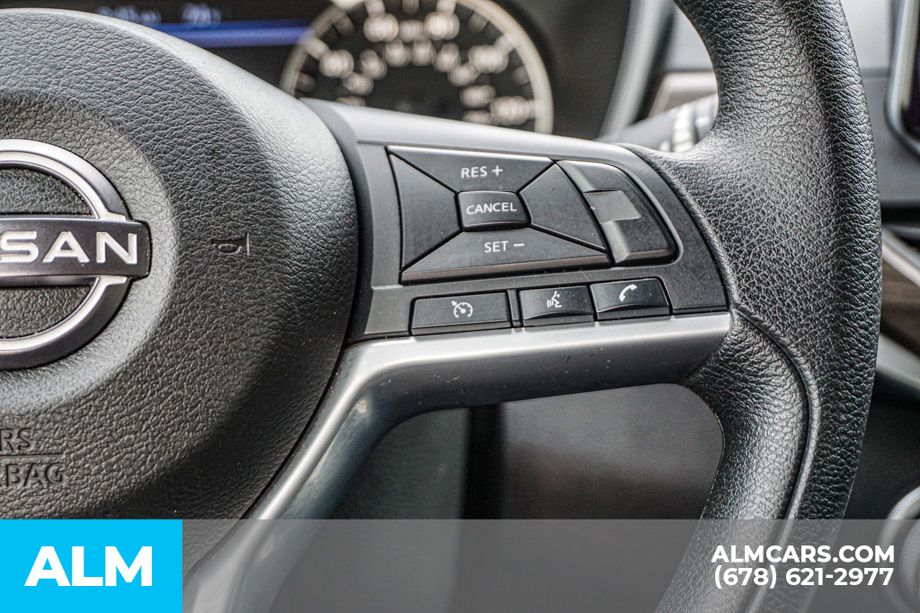 Used 2025 White Nissan 2.5 SV image 29