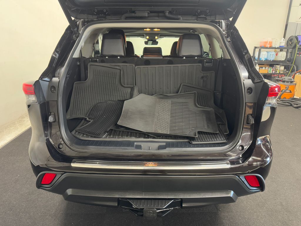 2022 Toyota Highlander Hybrid XLE