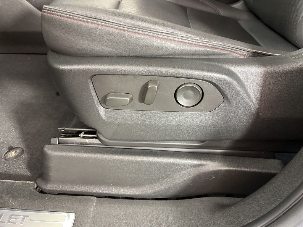 Thumbnail: 2022 Chevrolet Suburban - 25