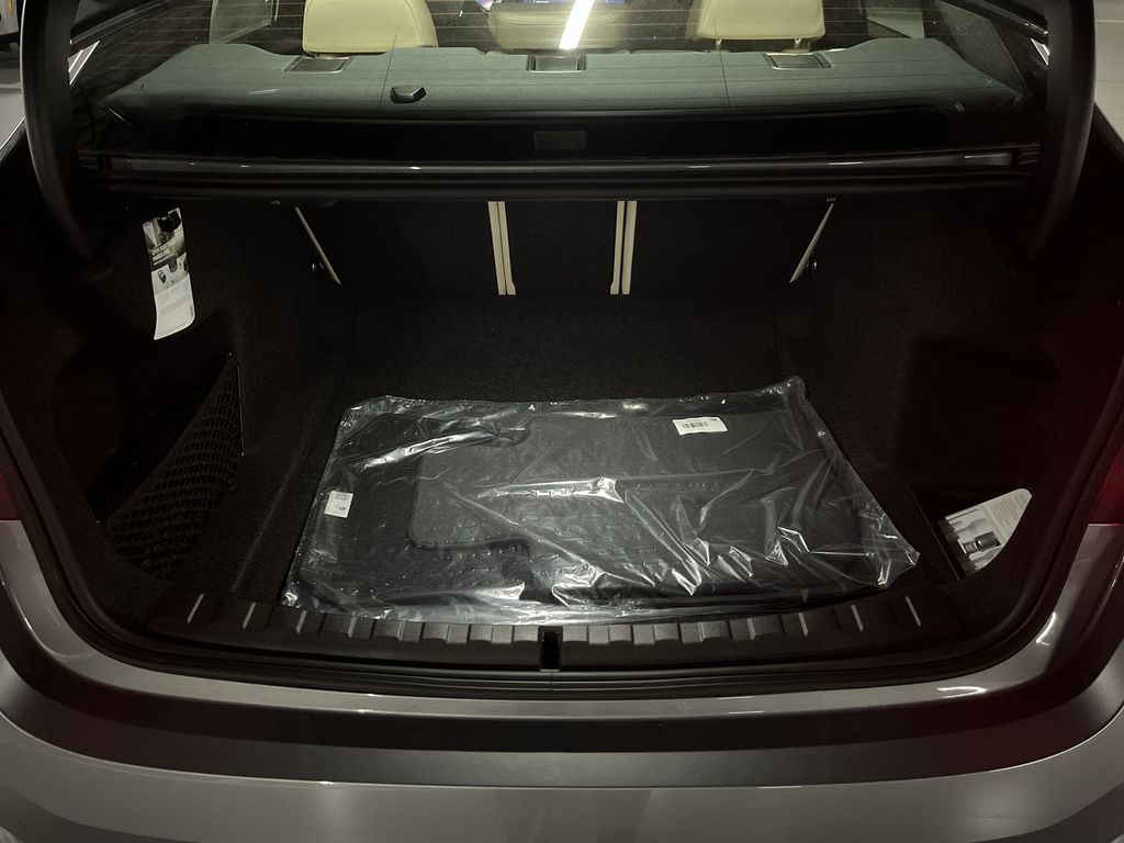 Thumbnail: 2025 BMW 3 Series - 24