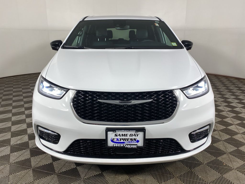 Used 2026 White Chrysler Select image 23