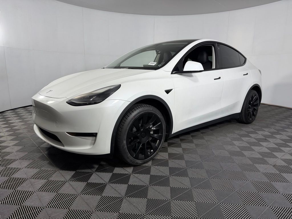 View vehicle photo 2