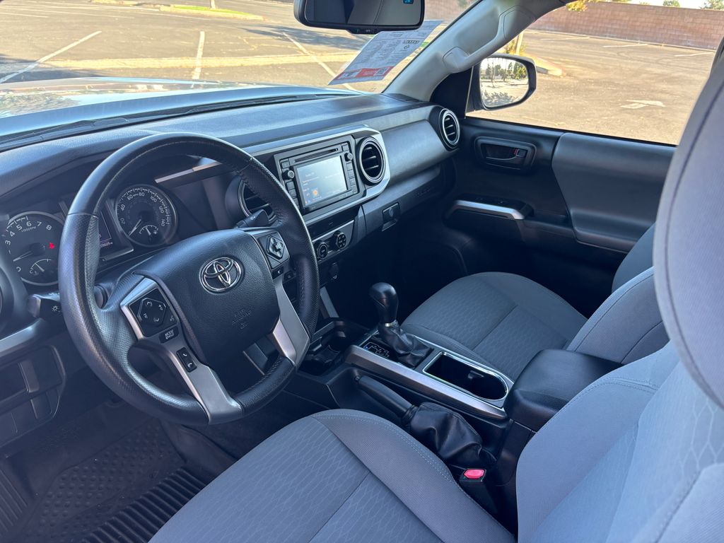 Thumbnail: 2016 Toyota Tacoma - 9
