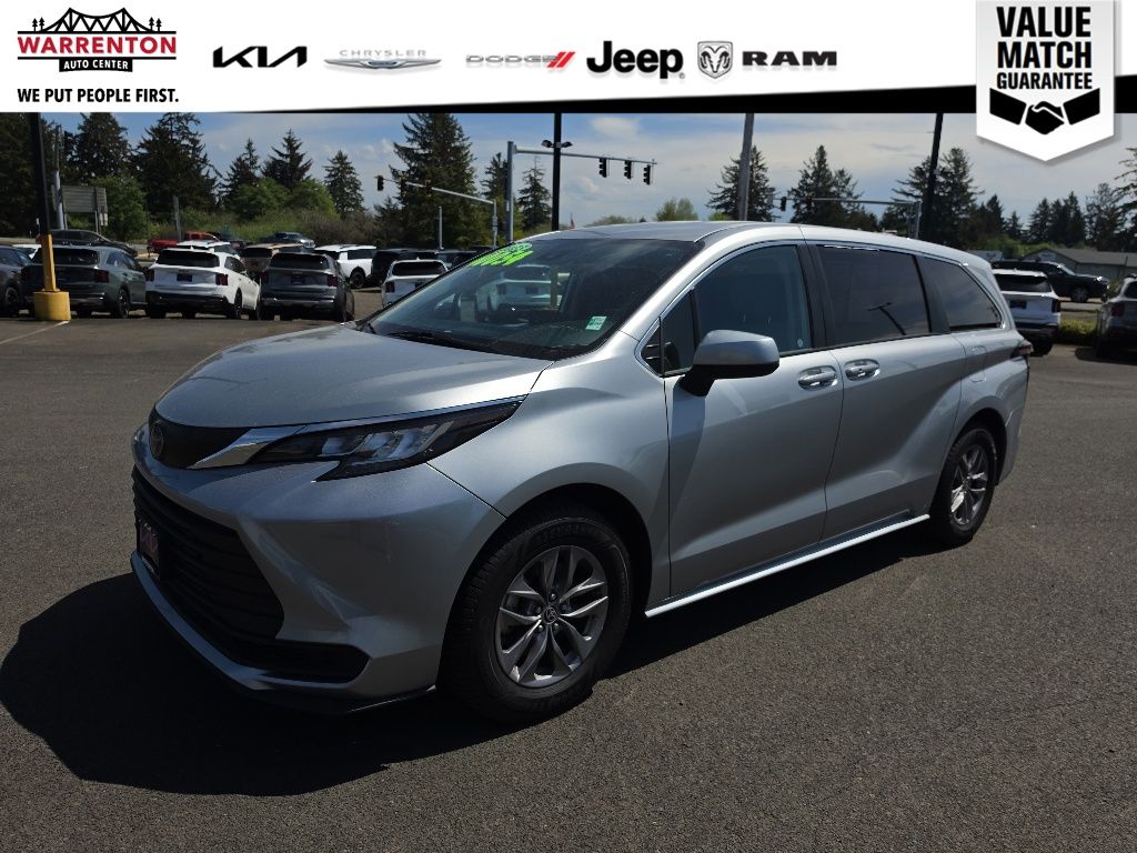 2023 Toyota Sienna LE