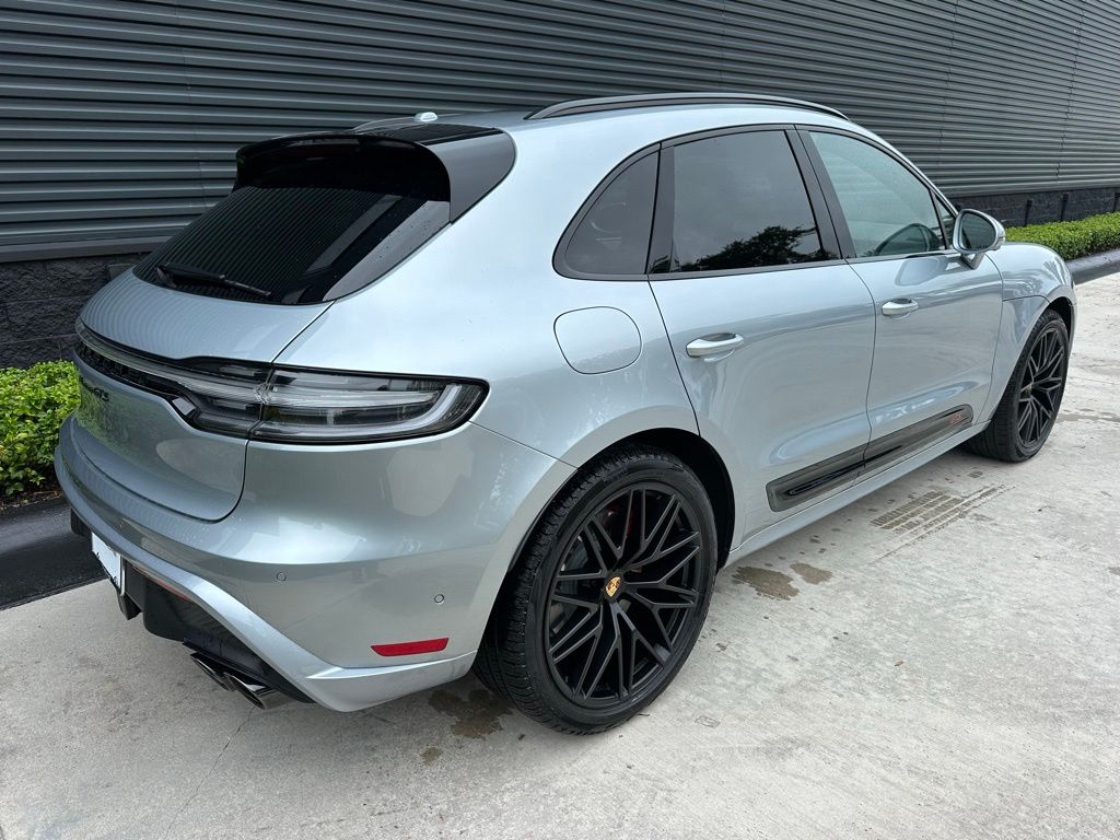 Thumbnail: 2025 Porsche Macan - 10