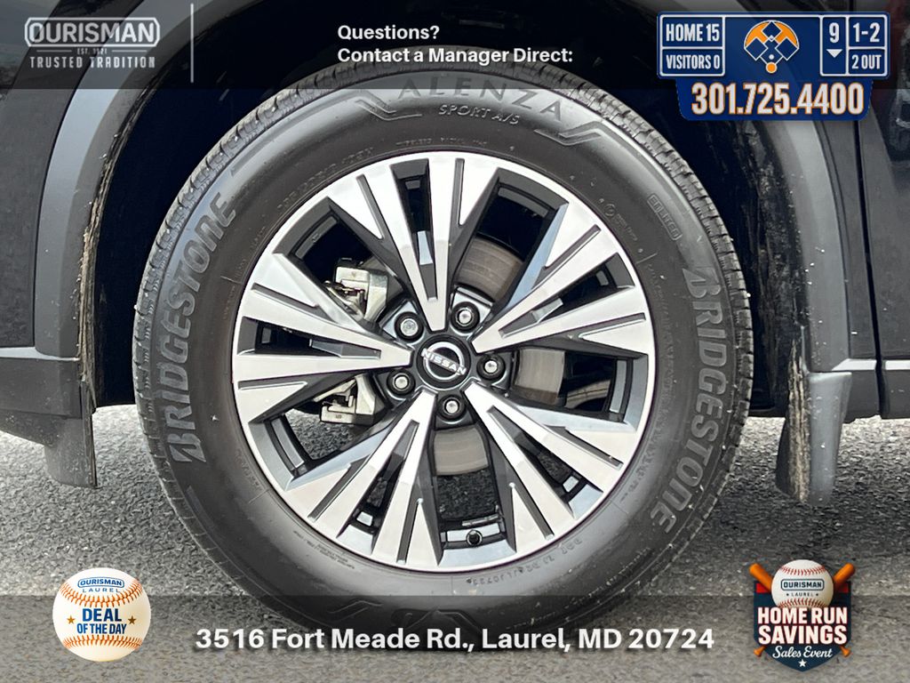 View vehicle photo 5